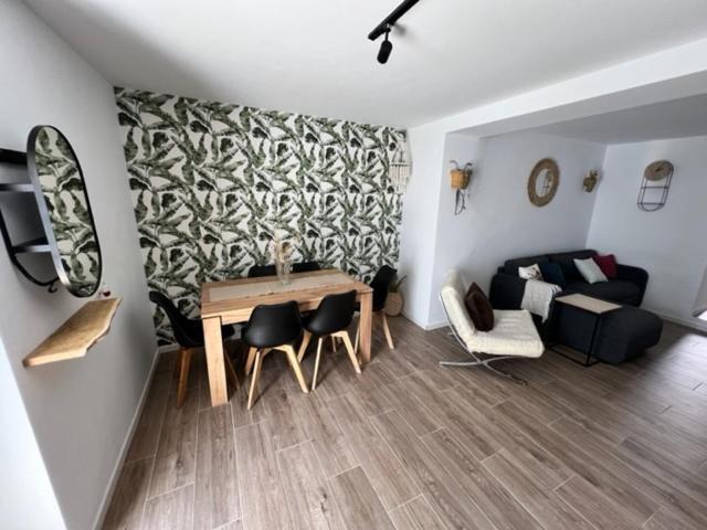 הוילה מיחאס La Casa De La Abuela מראה חיצוני תמונה